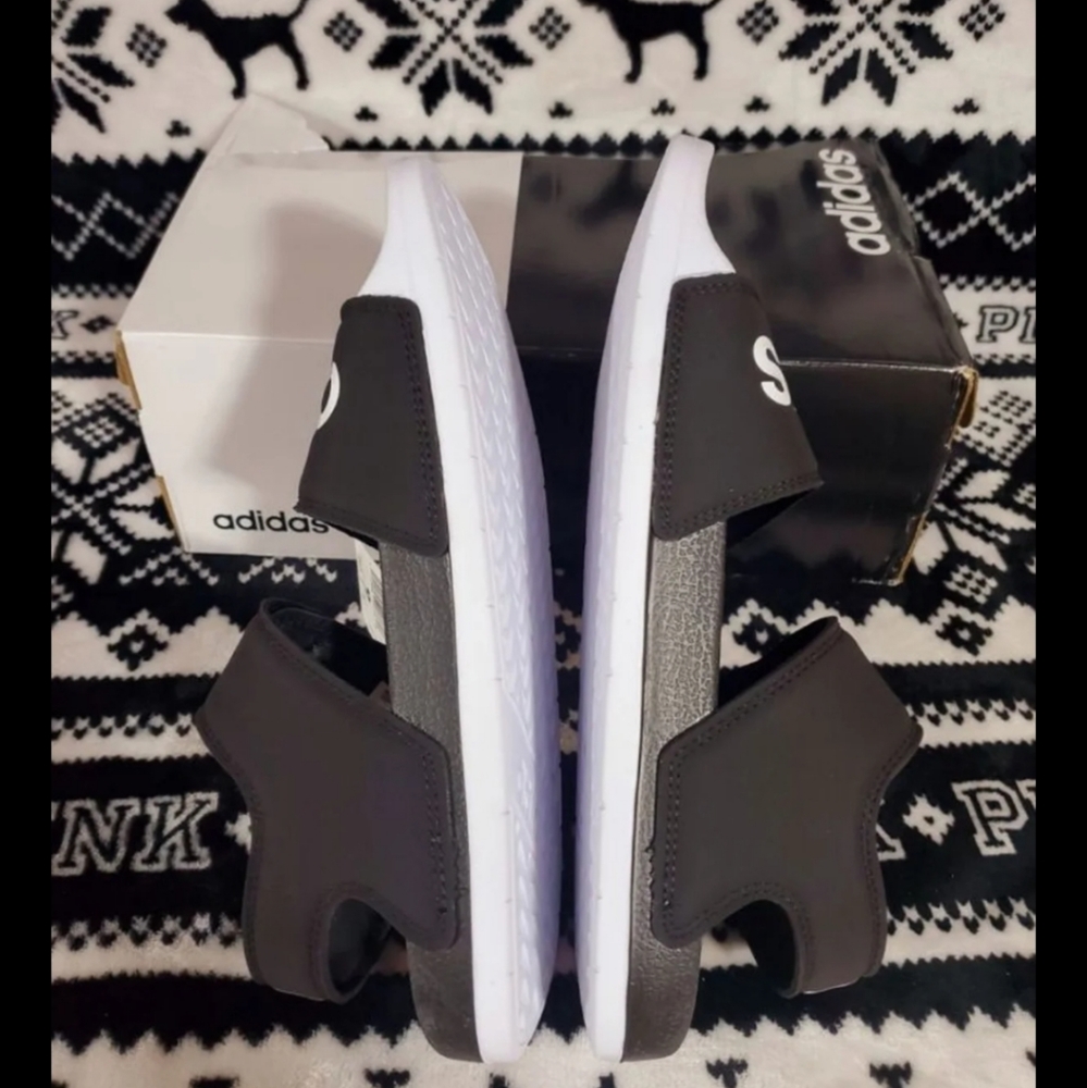 Adidas Sandals Womens size
10 available new - Picture 3 of 6